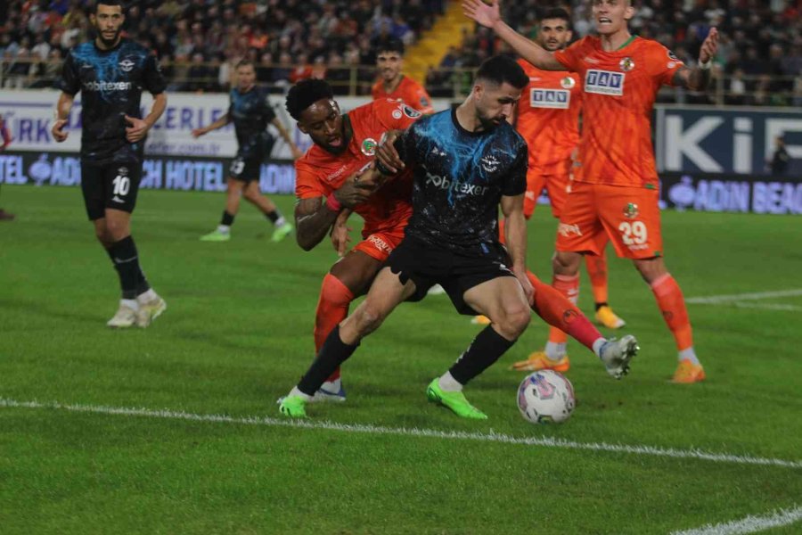 Spor Toto Süper Lig: Corendon Alanyaspor: 0 - Adana Demirspor: 0 (ilk Yarı)