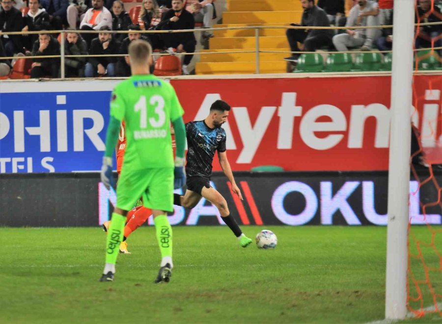 Spor Toto Süper Lig: Corendon Alanyaspor: 0 - Adana Demirspor: 0 (ilk Yarı)