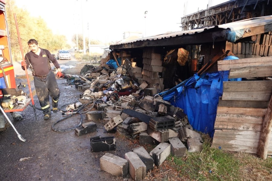 Sahibinin İçinde Kaynak Yaptığı Müştemilat Yandı