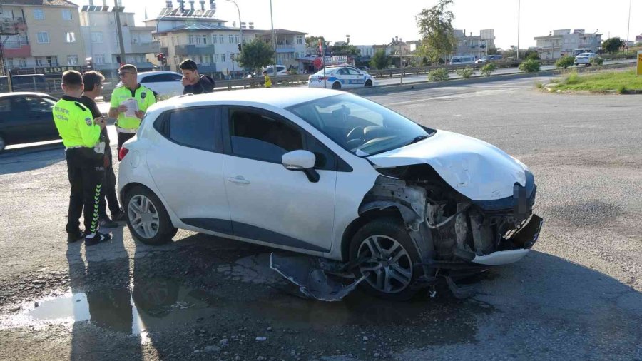 Aynı Noktada 2 Saat Arayla İki Trafik Kazası Güvenlik Kamerasında