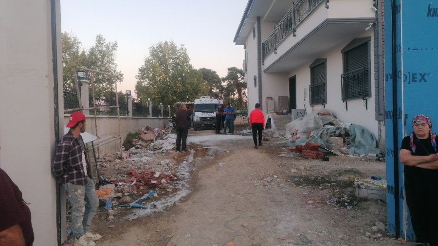 Bankta Alkolden Sızdığı Sanılan Adam Akşam Ölü Bulundu