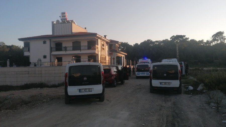 Bankta Alkolden Sızdığı Sanılan Adam Akşam Ölü Bulundu