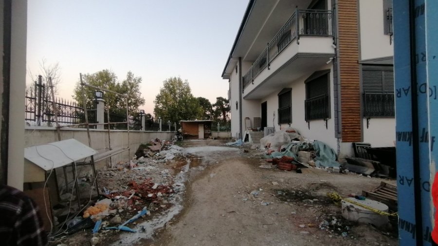 Bankta Alkolden Sızdığı Sanılan Adam Akşam Ölü Bulundu