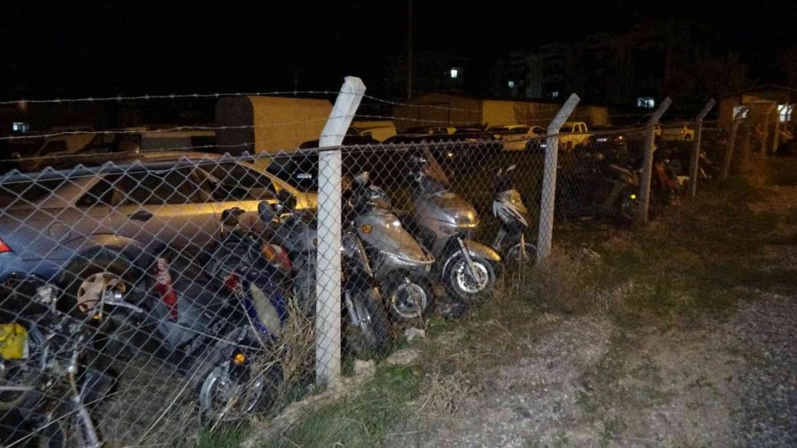 Yedieminden Motosiklet Çaldılar, Satmaya Kalkışınca Yakalandılar