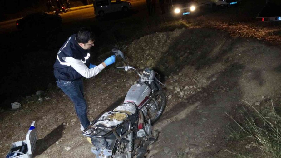 Yedieminden Motosiklet Çaldılar, Satmaya Kalkışınca Yakalandılar