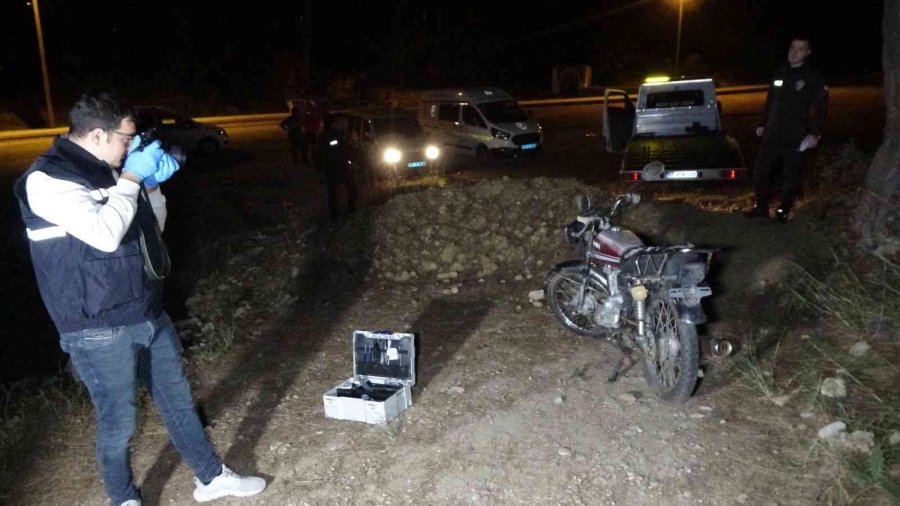 Yedieminden Motosiklet Çaldılar, Satmaya Kalkışınca Yakalandılar