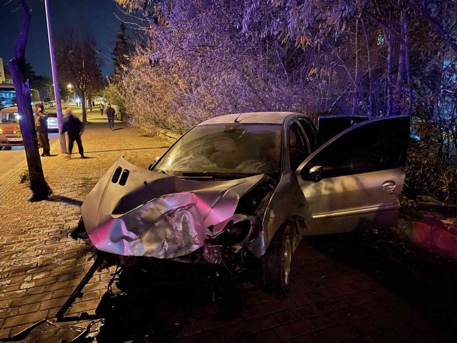 Eskişehir’de Halk Otobüsü Otomobile Çarptı: 10 Yaralı