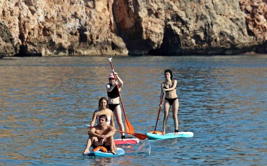 Antalya’da Kasım Ayı Ortasında Türkiye’yi Kıskandıran Görüntüler Yaşandı