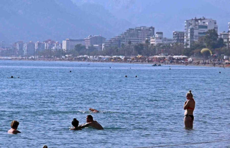 Antalya’da Kasım Ayı Ortasında Türkiye’yi Kıskandıran Görüntüler Yaşandı