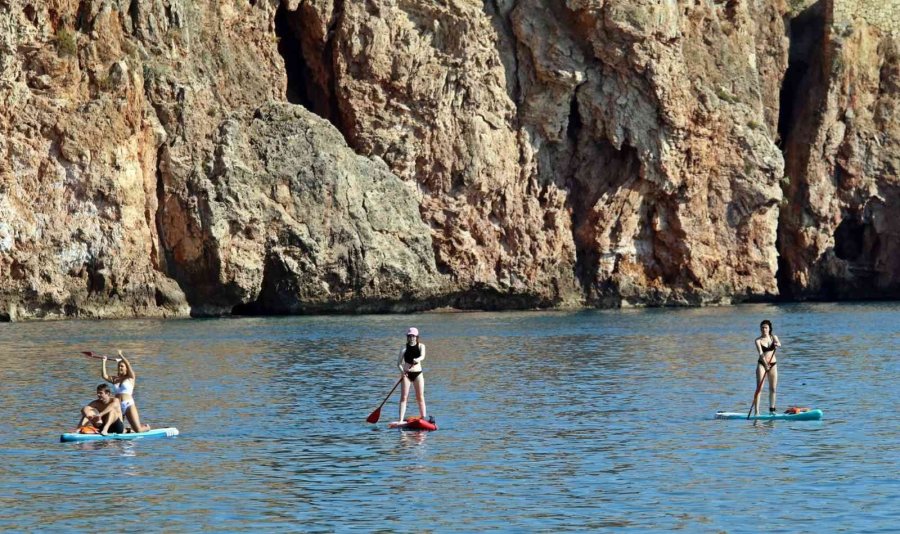 Antalya’da Kasım Ayı Ortasında Türkiye’yi Kıskandıran Görüntüler Yaşandı