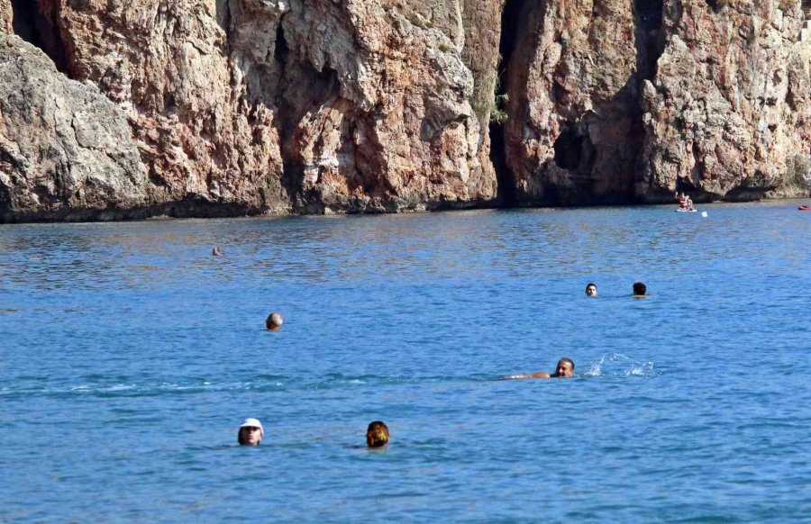 Antalya’da Kasım Ayı Ortasında Türkiye’yi Kıskandıran Görüntüler Yaşandı