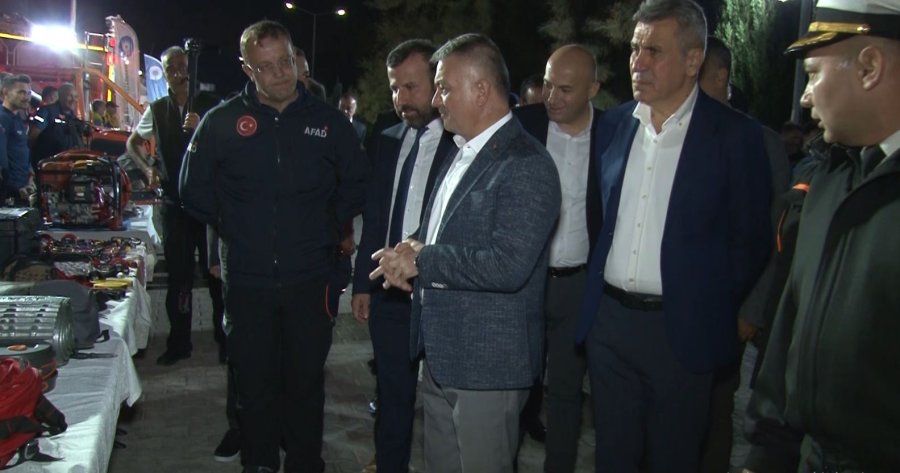 Antalya’da Kız Öğrenciler Deprem Tatbikatına Yemek Yerken Yakalandı