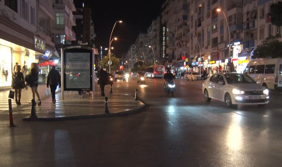 Antalya’da Kız Öğrenciler Deprem Tatbikatına Yemek Yerken Yakalandı