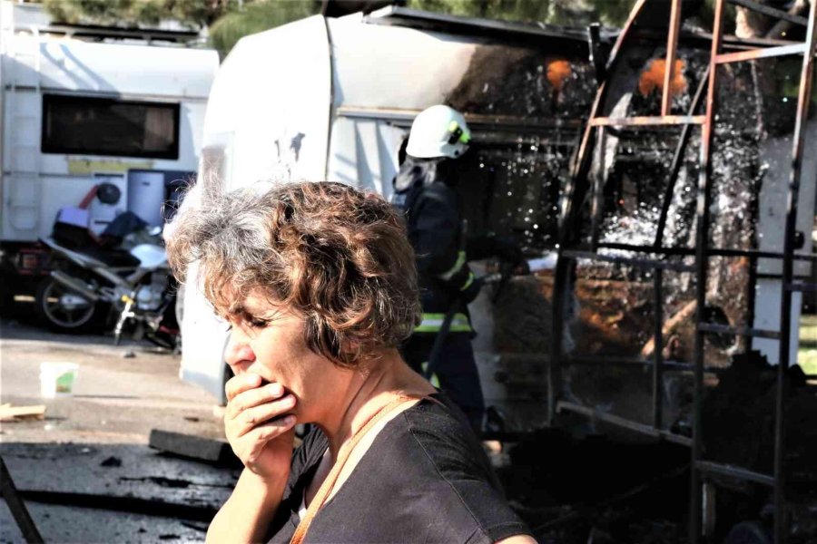 Alev Alev Yanan Karavanda Dinlenen Kadın Ölümden Döndü