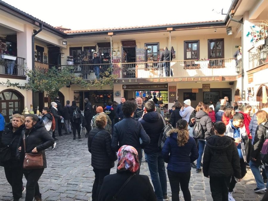Atlıhan Çarşısı’nda Tur Yoğunluğu