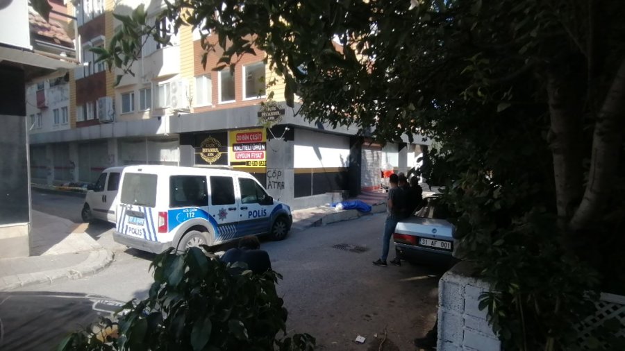 Terastan Düşen Adam Feci Şekilde Can Verdi