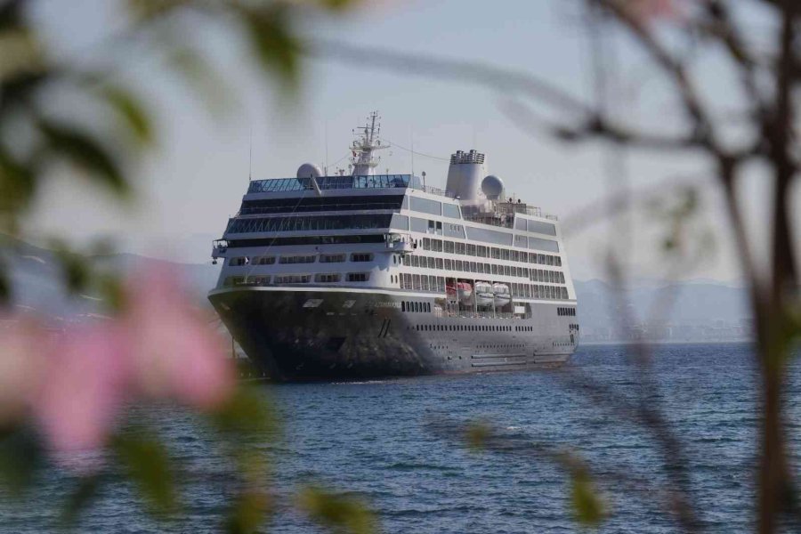 526 Yolculu Kruvaziyer Alanya Limanına Demir Attı