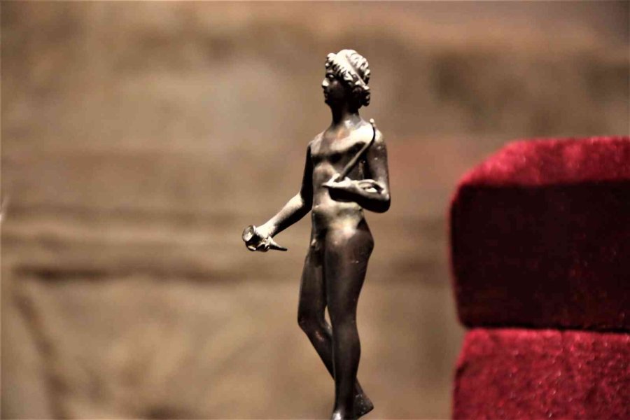 Yıllar Önce Türkiye’den Yağmalanarak Amerika’ya Götürülen 9 Parçadan Oluşan 6 Eser Ait Oldukları Yere Kazandırıldı