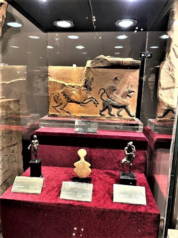 Yıllar Önce Türkiye’den Yağmalanarak Amerika’ya Götürülen 9 Parçadan Oluşan 6 Eser Ait Oldukları Yere Kazandırıldı