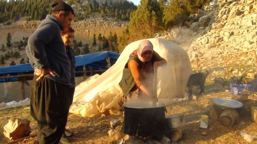 Antalya’da Yörüklerin Yayladan Dönüşü Başladı