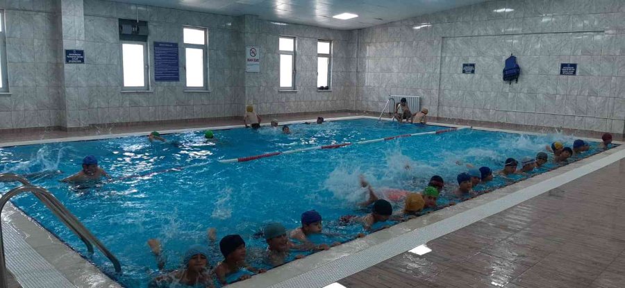 Kayseri Büyükşehir Belediyesi, 10 Ayda 60 Bin Kişiye Yüzme Kursu Verdi