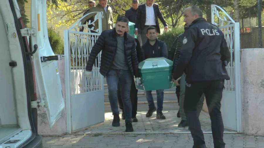 Kayseri’de Bir Evde Yaşlı Çiftin Cesedi Bulundu
