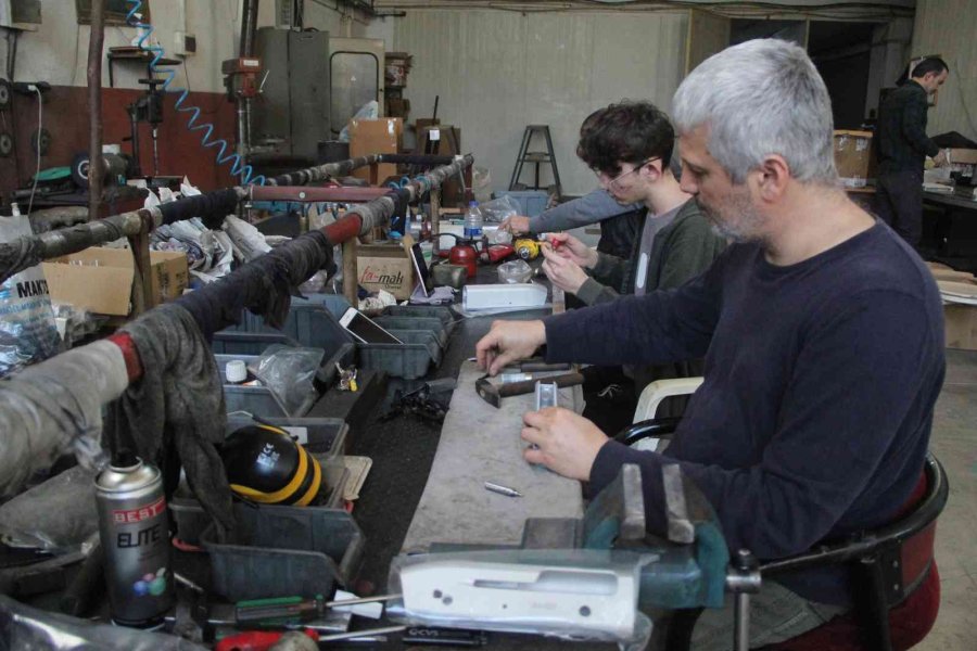 Antalya’dan Dünyaya Tüfek İhraç Ediyor, Talebe Yetişemiyor