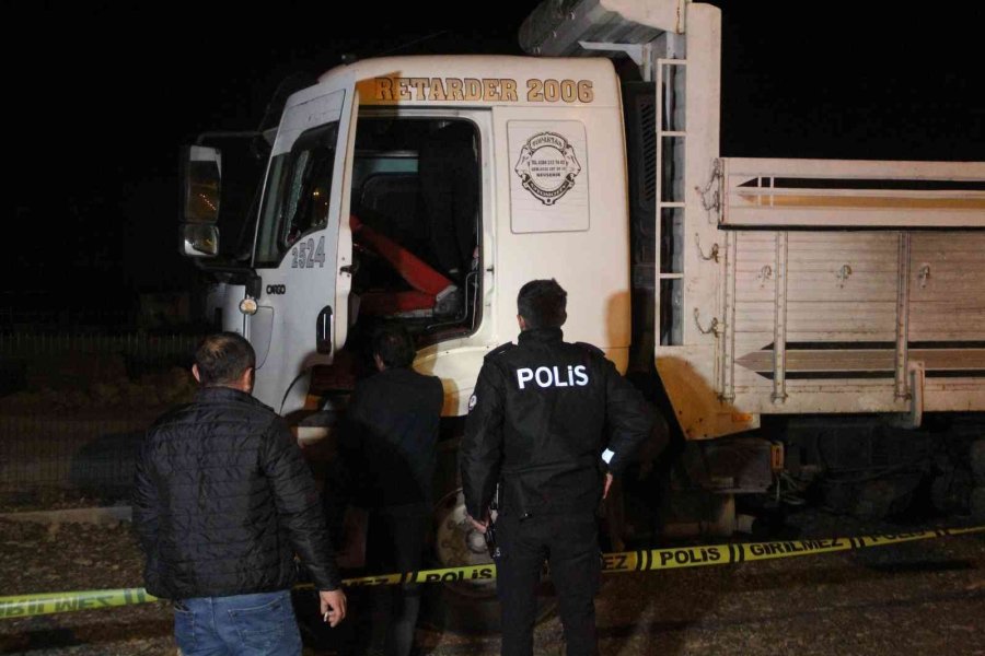 Ölüm Dinlenmeye Geçtiği Kamyonunda Yakaladı