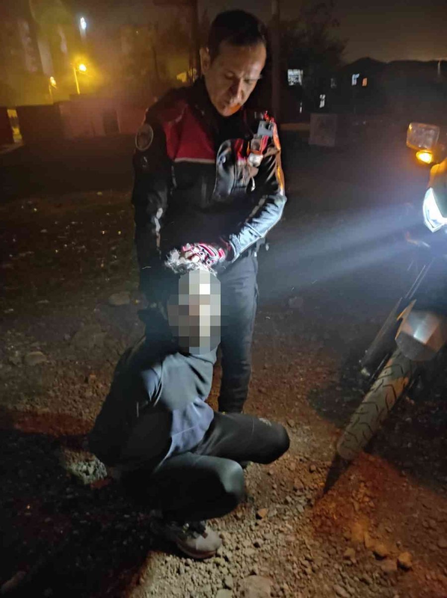 Levyeli Hırsız Yakayı Ele Verdi