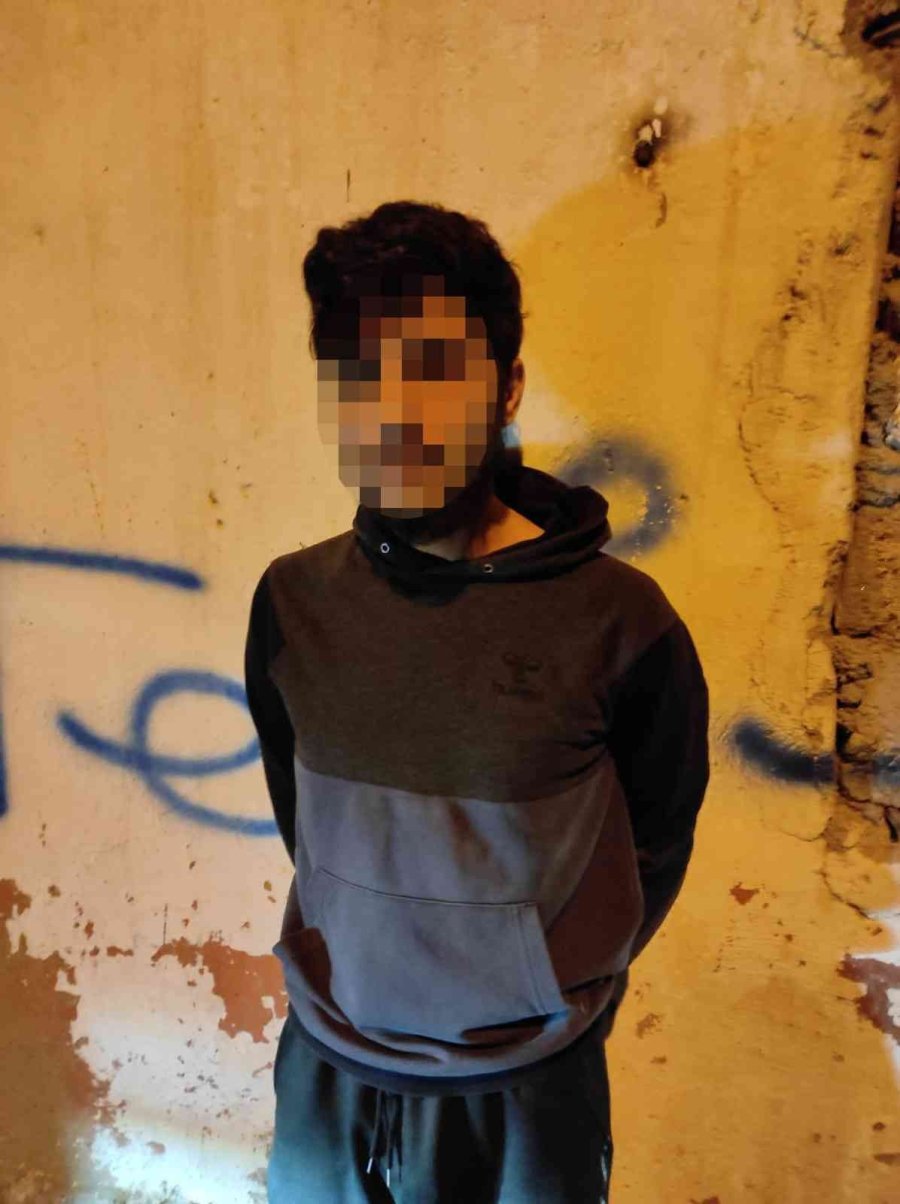 Levyeli Hırsız Yakayı Ele Verdi