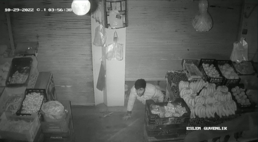 Levyeli Hırsız Yakayı Ele Verdi