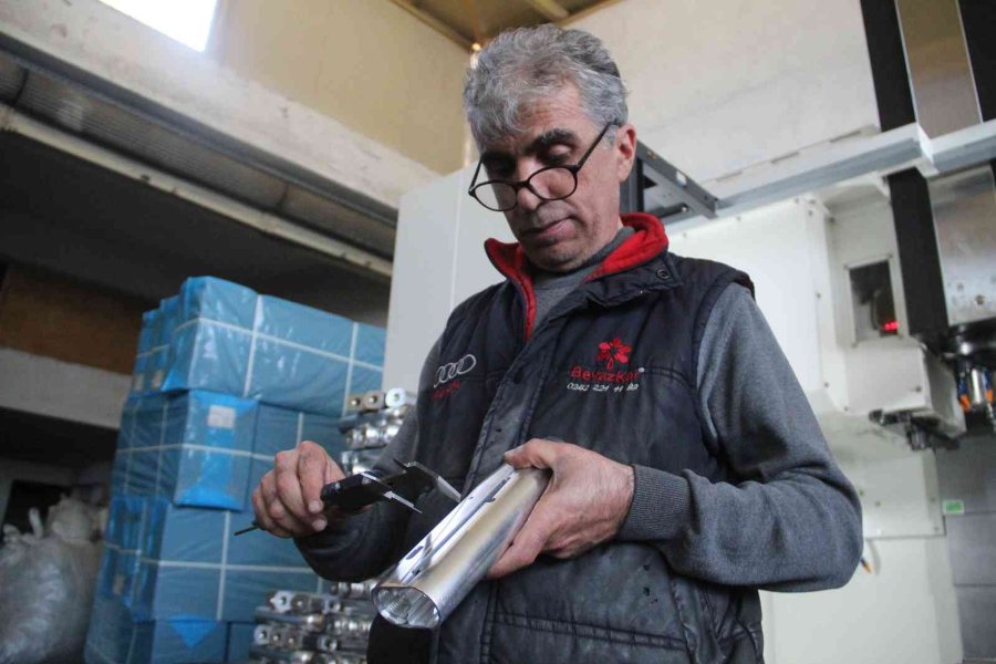 Antalya’dan Dünyaya Tüfek İhraç Ediyor, Talebe Yetişemiyor