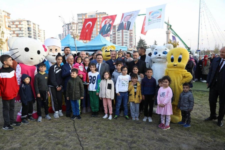Melikgazi Belediyesi Bir Mahalleye Daha Akıl Küpü Kütüphanesi Kazandırdı
