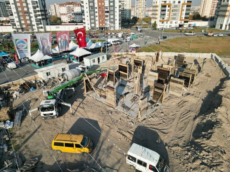 Melikgazi Belediyesi Bir Mahalleye Daha Akıl Küpü Kütüphanesi Kazandırdı