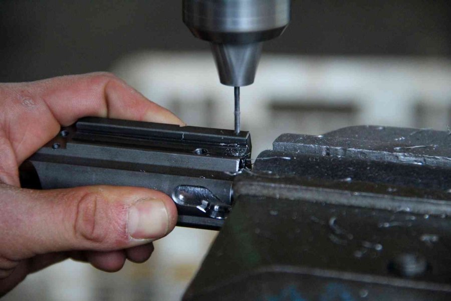 Antalya’dan Dünyaya Tüfek İhraç Ediyor, Talebe Yetişemiyor