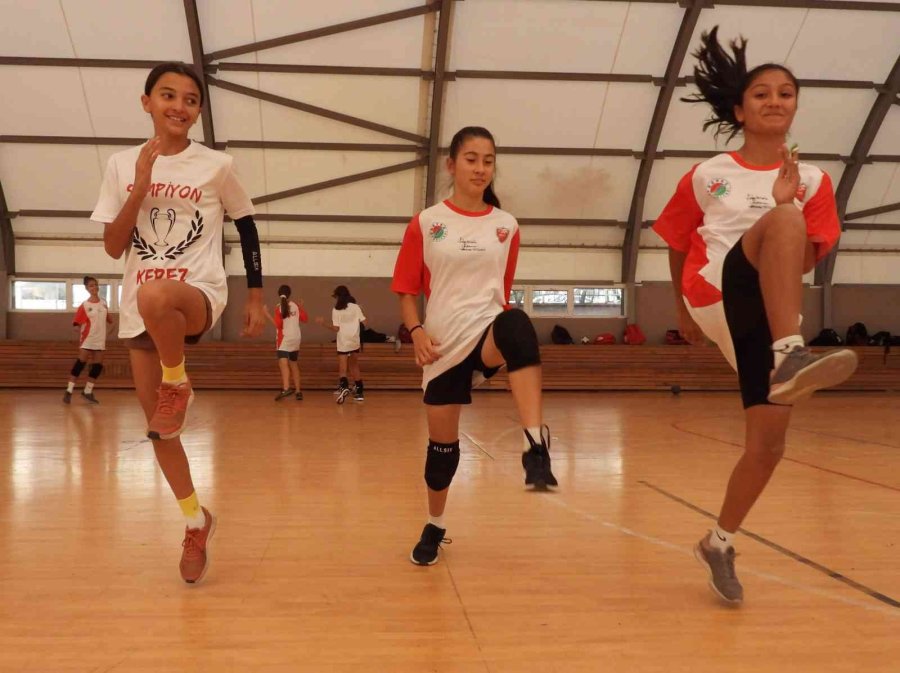 Kepez Belediye Hentbol Takımında Hedef Önce Antalya, Ardından Bölge Şampiyonluğu