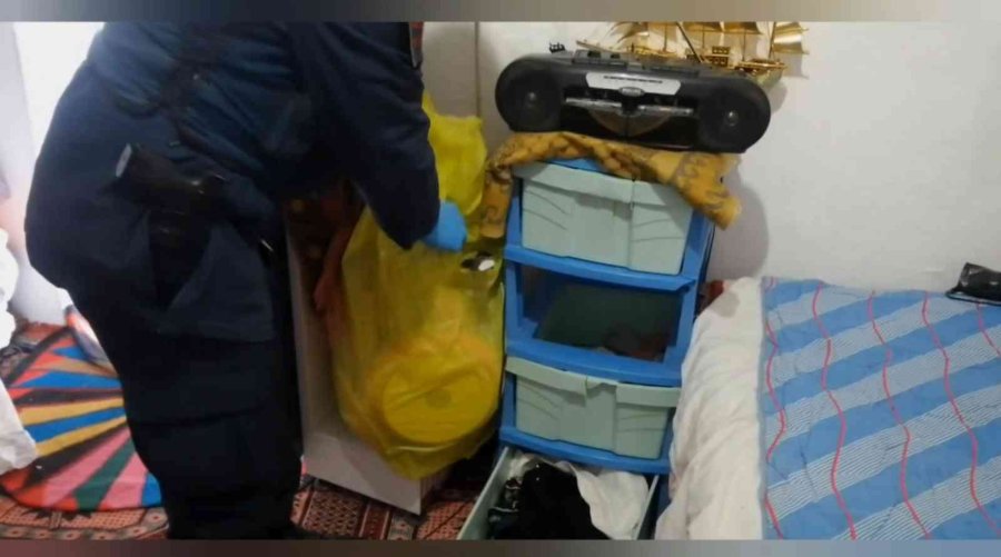 Jasat Dedektifleri Hırsızlık Şüphelisini Çaldığı Malzemelerle Yakaladı