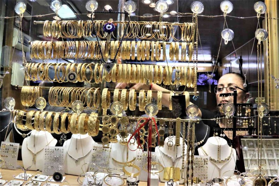 Antalya’da Kuyumculardan Yatırımcıları Harekete Geçirecek Altın Tahmini
