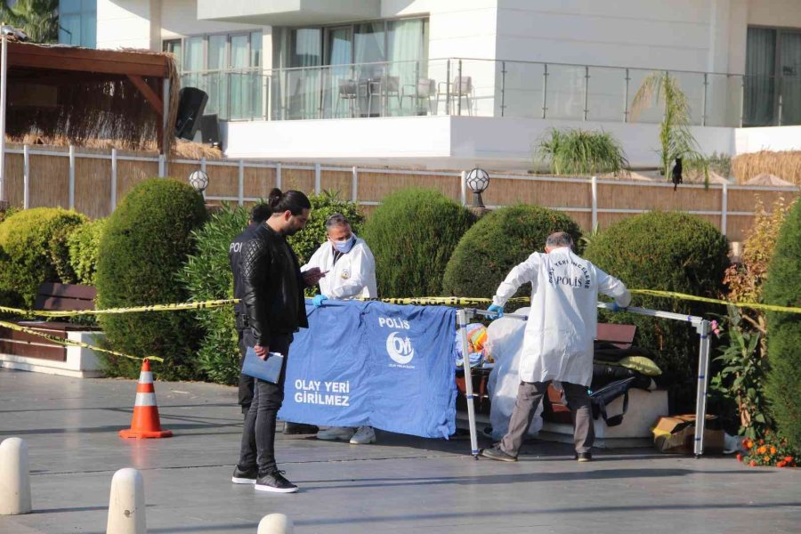 Oteller Bölgesinde Yaşadığı Bankta Ölü Bulundu