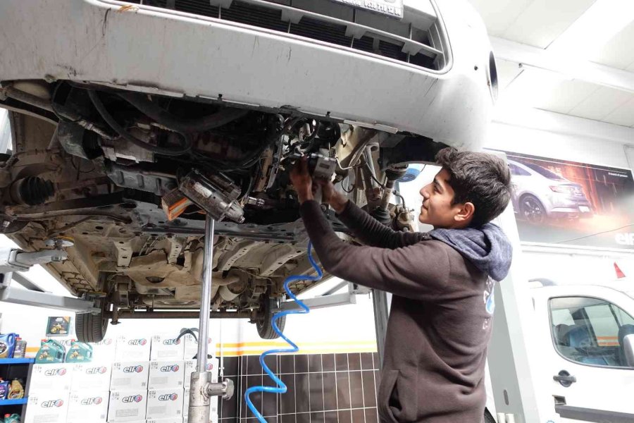 Kışlık Bakımların Başladığı Oto Sanayide Ustalardan Araç Sahiplerine Uyarı