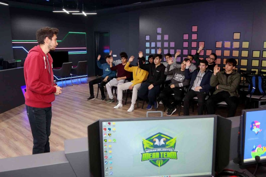 Konya’nın İlk E-spor Merkezi’nde Eğitimler Başladı