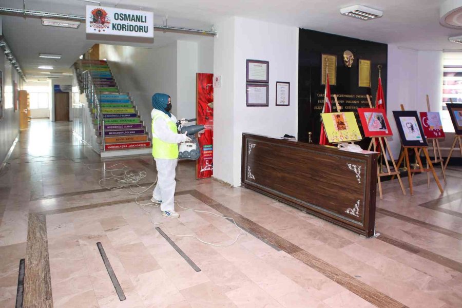 Talas’taki Okullarda Ara Tatil Temizliği