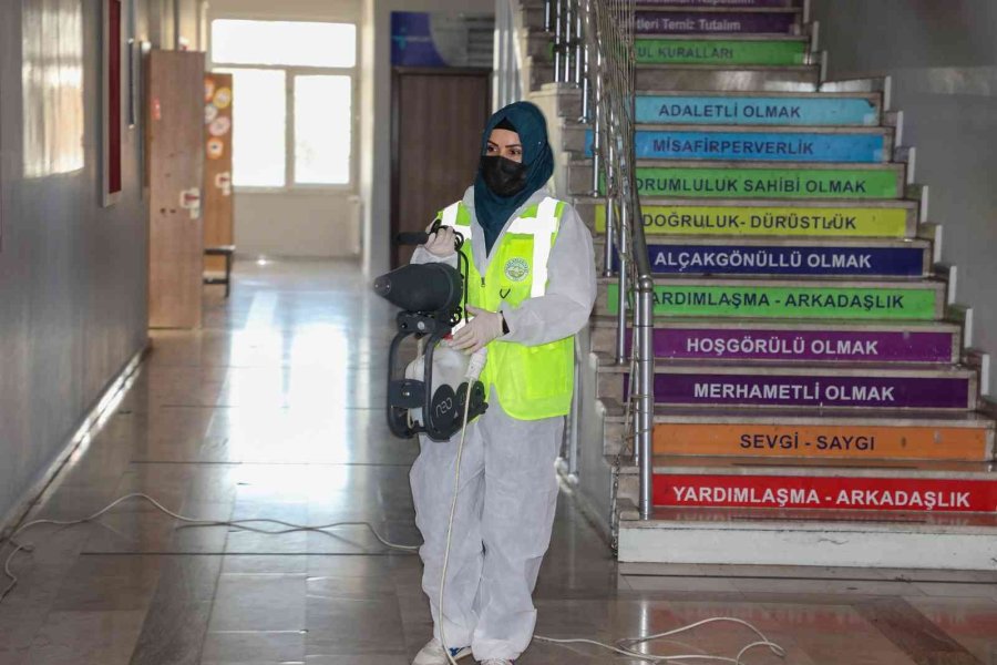 Talas’taki Okullarda Ara Tatil Temizliği