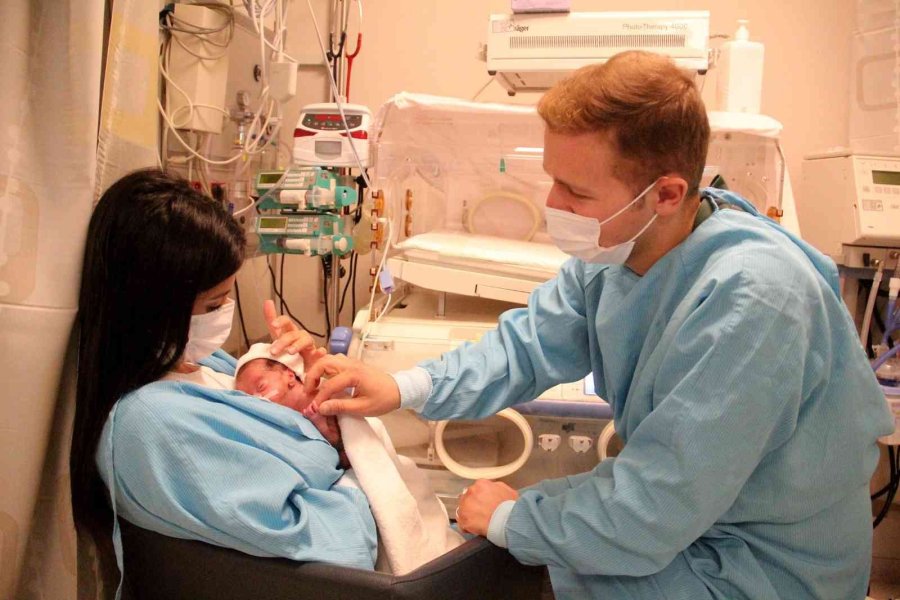 Antalya’da Turizmci Çifte 3’üz Bebek Şoku: "her Şeyi 3’le Çarptım, İki Hafta Kendime Gelemedim"