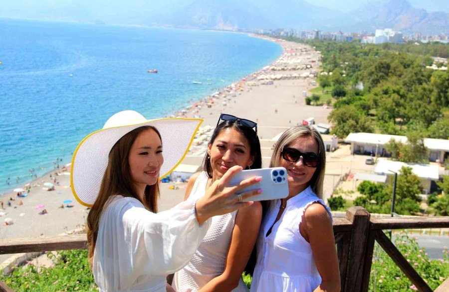 Antalya’ya Gelen Turist Sayısı 13 Milyonu Geçti