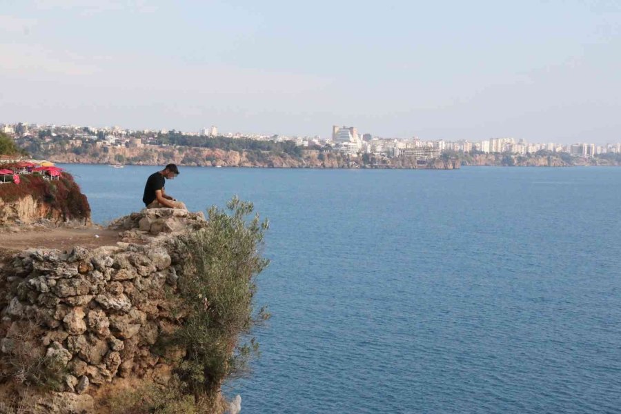 40 Metrelik Falezin Ucunda İntihar Girişimi Film İzler Gibi İzlediler