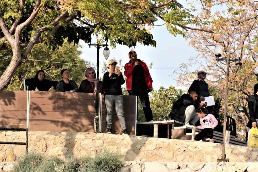 40 Metrelik Falezin Ucunda İntihar Girişimi Film İzler Gibi İzlediler