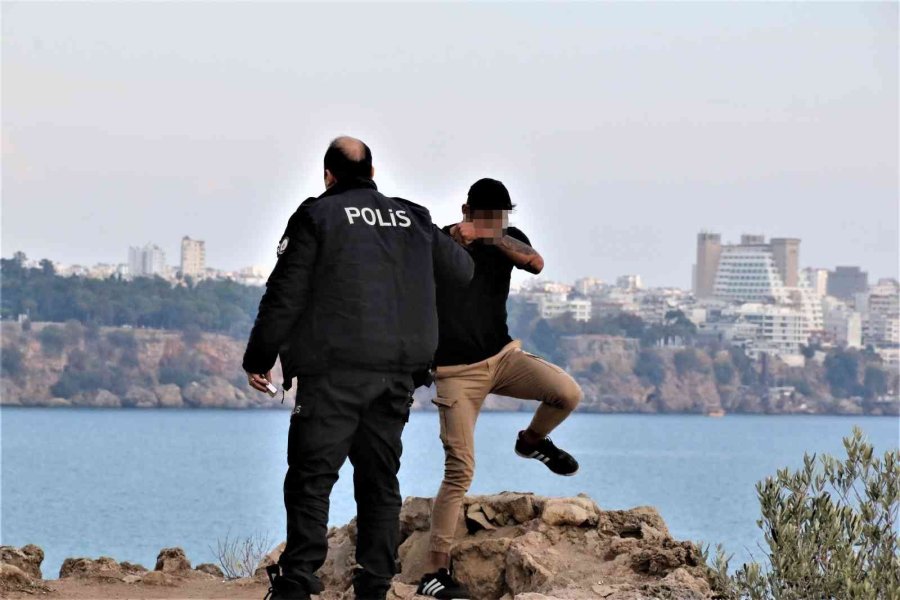 40 Metrelik Falezin Ucunda İntihar Girişimi Film İzler Gibi İzlediler