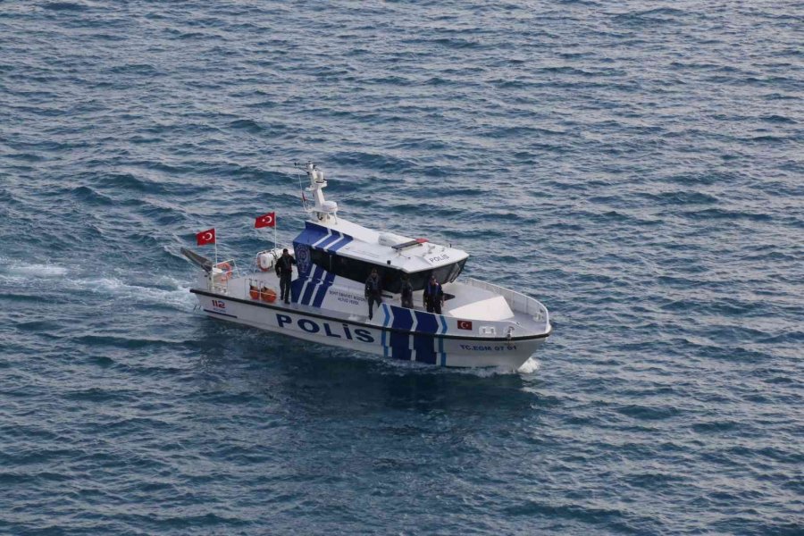 40 Metrelik Falezin Ucunda İntihar Girişimi Film İzler Gibi İzlediler