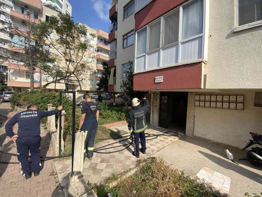 5 Katlı Binadaki Yangın Korkuttu